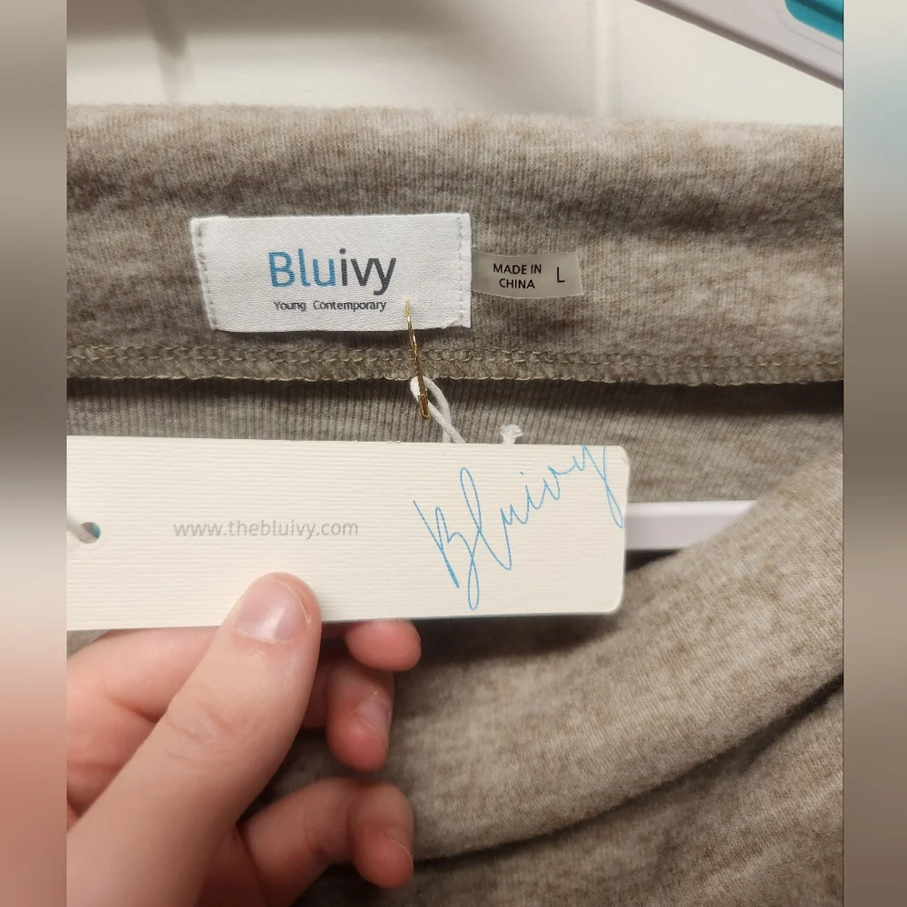 NWT Large Blu Ivy boutique creamy grey-beige off shoulder sweater - Picture 6 of 14